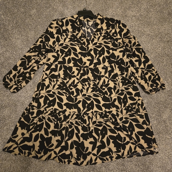 Black and Cream Floral Dress - Picture 2 of 3